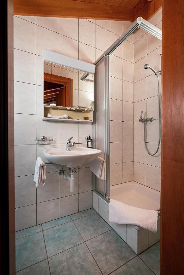 Kulinarik & Geniesser Hotel Strauss เฟียช ภายนอก รูปภาพ
